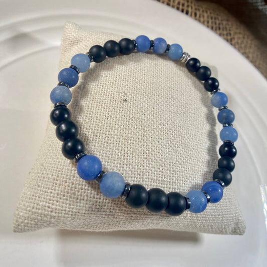 Beaded stretch braclet with Black Onyx and Blue Aventurine in 6mm